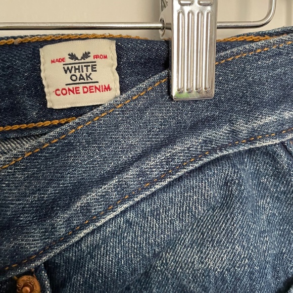 Distressed Wedgie Levi’s Jeans - Picture 6 of 7